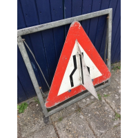 Vintage groot verkeersbord wegversmalling